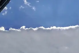 惊艳！广西现“被子云”一半蓝天一半白云