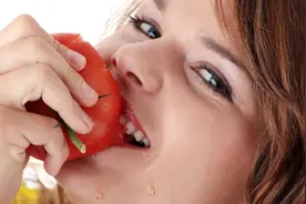 山东38岁女子，每天吃西红柿养肝，半年之后，她的肝如今怎么样？视频封面