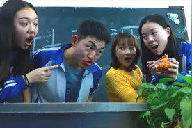 搞笑短剧：吃爆辣泡面决定学生分数，全班都考了0分，什么情况？视频封面