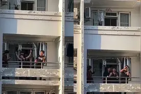高校封校，男生宿舍阳台上高唱《老男孩》活跃气氛：这就是青春！视频封面