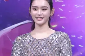 四太梁安琪家多有钱？看到奚梦瑶上节目穿的衣服，贫穷限制想象视频封面