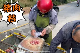 大山里移动的猪肉档，一上午卖50斤猪肉，猪肉佬要辗转30多公里路视频封面