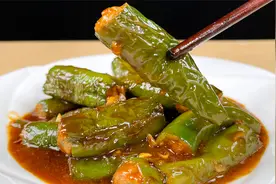 青椒酿肉的家常做法，好吃解馋不油腻，肉质鲜嫩多汁，吃了还想吃