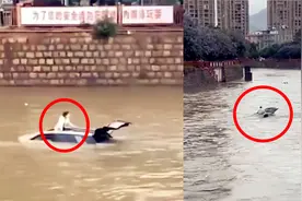 实拍：昆明一越野车坠河 女子爬天窗等救援 众人目睹女子被淹没！