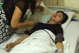给大伙讲个笑话：成都女司机~~估计再也不敢这样开车了视频封面
