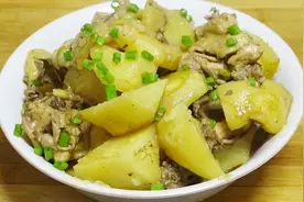 妈妈做的鸡背炖土豆，方法简单味道好