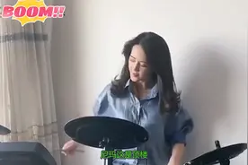 爆笑合集：饭店老板看见小姐姐来了特别高兴，知道生意来了。视频封面