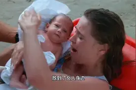 十万火急，孕妇海边即将临产，看没有经验的救援队员如何成功接生视频封面