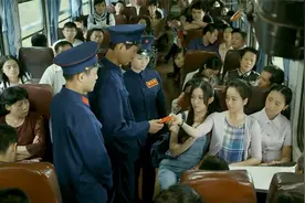 照相馆：女孩坐火车逃票被抓，大姐掏出小红本，列车长不计较了视频封面