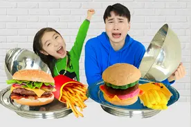 【儿童玩具】超神奇的汉堡包创意香皂！香皂VS食物大挑战！视频封面