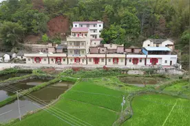广东农村七兄弟一起建房子，全村最团结的一家，谁被欺负就打谁？视频封面