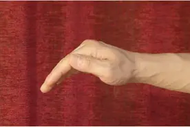 拍背排痰的手法是怎样的？看看具体的操作方法