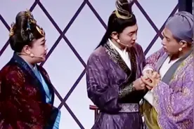 快递小哥送衣服，没拿着钱不说！还差点吃了大亏！视频封面