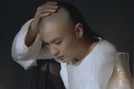 他抱着36个馒头考状元，连康熙也被感动了，钦点他为状元视频封面