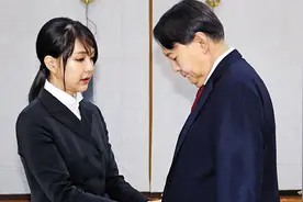尹锡悦爱情史火了：娶到“韩国最美第一夫人”，要给她做一辈子饭视频封面
