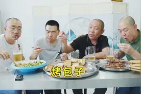 阿远老妈做“烤包子”，羊肉大馅儿，表皮金黄，一口下去香极了视频封面