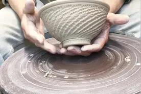 原来瓷器上的花纹是这么做出来的，解开了我多年的疑惑