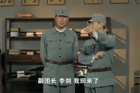 反击：团长带大哥拜访，告诉他父亲非汉奸，结果父亲这么伟大视频封面