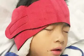 泪目！收养的河南小男孩在美国生活一年后，终于能听到声音了视频封面