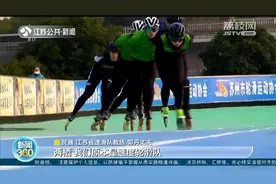 轮滑冠军跨界速度滑冰，她成为中国首位“冰轮两栖”运动员！视频封面