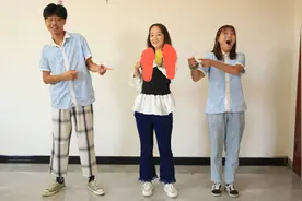 短剧：同学们无聊，老师教同学们做会移动的脚丫，到底是什么呢？视频封面