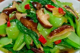 炒青菜不变色不留汤，是厨师的基本功，懂得原理效果立竿见影视频封面