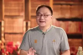 罗振宇有多敢讲：乾隆成了太上皇，为什么还不放权视频封面