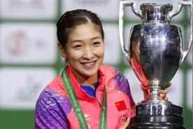 人民日报罕见点评刘诗雯！三次感谢令人心酸，输球她仍是国乒英雄视频封面