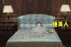女孩睡前装上监控，醒来后看到录下的画面，崩溃了！深揭人性电影视频封面