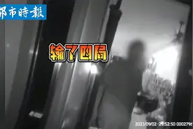 男子厨房冒烟怪民警打扰游戏视频封面