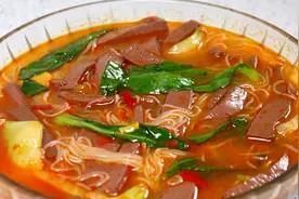 鸭血粉丝汤，下锅之前多一个步骤，汤鲜味美，比饭店卖的还好吃视频封面