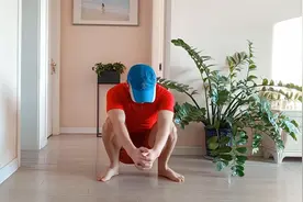 便秘憋的脸红脖子粗，试试2个动作，刺激肠道，排便通畅视频封面