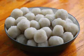 自制火锅丸子，劲道弹牙，鱼味浓郁，吃过再也不想吃外面的了