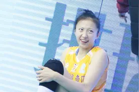 中国女排暴扣二传！丁霞自取外号小蚂蚁，背后原因很励志