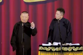 被人在游泳池里撒尿，谦父站在台上尿，被人赶出来了视频封面