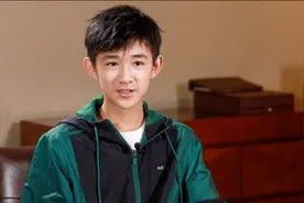 独家专访《隐秘的角落》荣梓杉：结婚会邀请张颂文老师视频封面