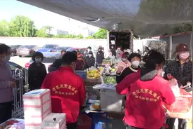 不断货！新发地蔬菜直通车开进社区，新鲜蔬菜送到家门口！视频封面