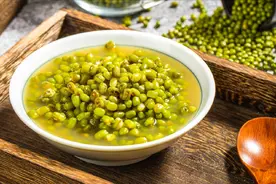 绿豆汤正确的煮法，煮前多加一步，颜色翠绿又解暑，比饮料好喝