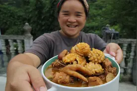 苗大姐做月子餐吃，鲍鱼炖公鸡软烂入味，脸胖眼肿的也吃得很香视频封面
