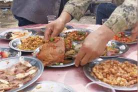 网上说农村吃桌上菜的时候哄抢，带大家看看真实的是不是这么回事