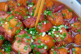 20个鲍鱼3斤五花肉，秋妹烧锅鲍鱼红烧肉，肥而不腻吃着真过瘾视频封面