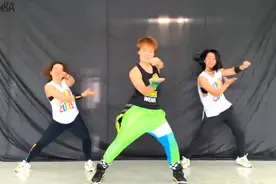 甩肉季节已到，你们还在等什么？Zumba甩臂扭腰好嗨哟！视频封面