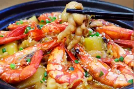 今天做无骨鸡爪煲，有荤有素又营养，三姐弟分享上学趣事真开心！