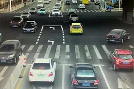 左转待转区和左转虚线，还有人傻傻分不清，方向盘一动直接扣6分视频封面