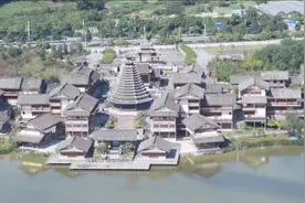 实拍：广西南宁2亿元修风情街烂尾6年，如今杂草丛生闭门谢客视频封面