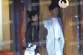 46岁段奕宏带妻子聚餐，相恋17年仍恩爱如初，日本籍的妻子很低调视频封面
