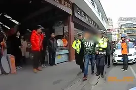 江苏连云港涉毒男子无证驾车疯狂逃窜 车内搜出管制刀具视频封面