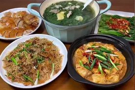 湛江家庭的晚餐，有香喷喷的烤鸡和海鲜炒粉，都是孩子们爱吃的视频封面