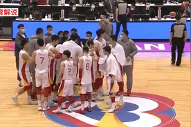 正播世预赛中国VS日本，男篮狂胜33分，现场2万日本球迷肃然无声视频封面