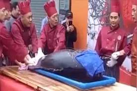 爆笑：朋友叫了一群兄弟，说是帮忙去抓鱼，看到鱼后我信了